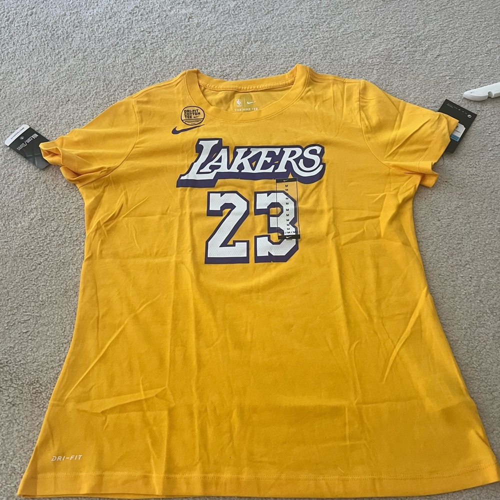 Nike Lakers LeBron James #23 Women’s Tee Size M